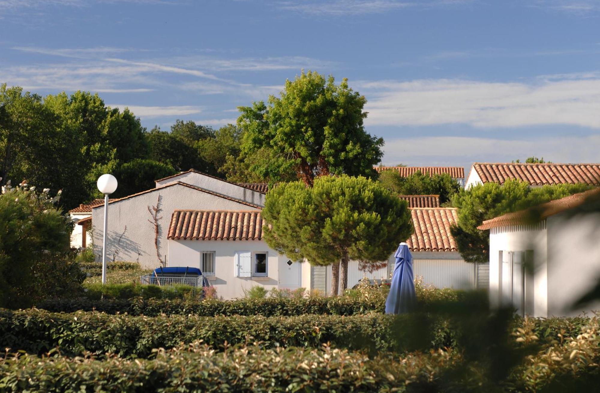 Residence Odalys Le Village Des Amareyeurs Le Chateau-d'Oleron Exterior photo