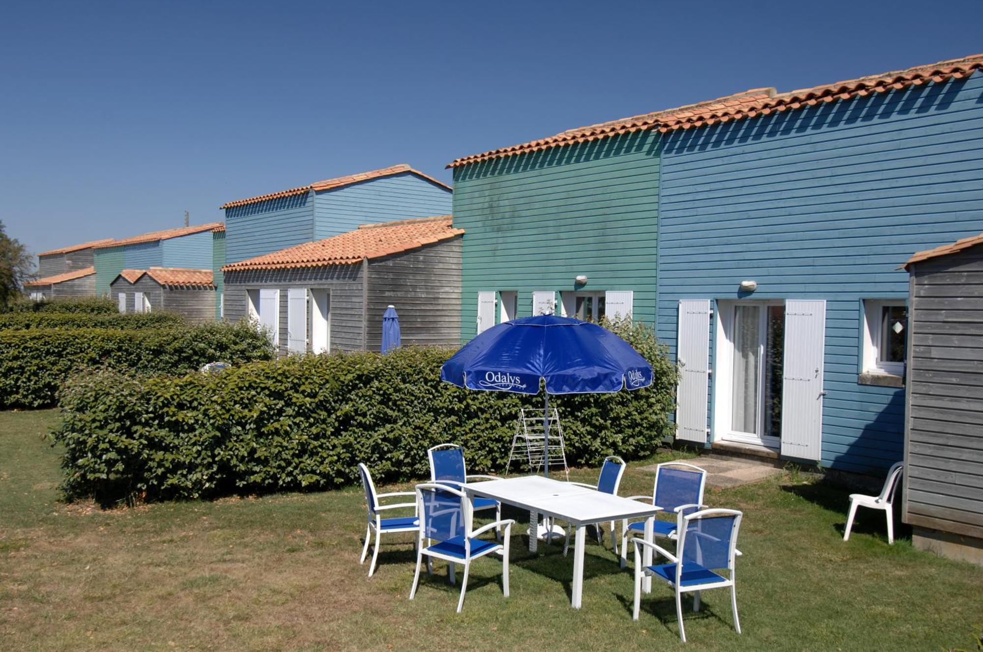 Residence Odalys Le Village Des Amareyeurs Le Chateau-d'Oleron Exterior photo