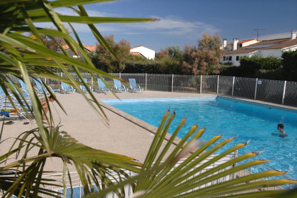 Residence Odalys Le Village Des Amareyeurs Le Chateau-d'Oleron Exterior photo