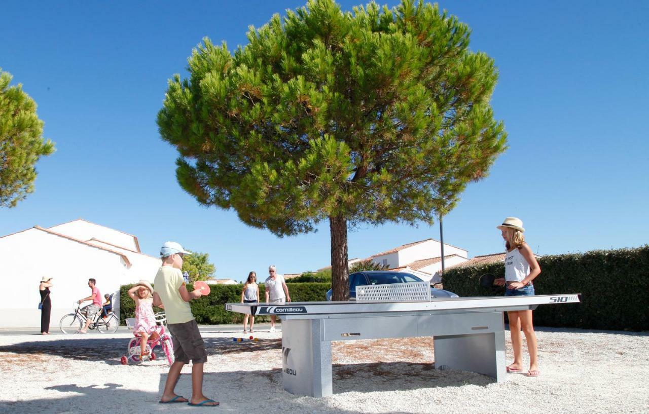 Residence Odalys Le Village Des Amareyeurs Le Chateau-d'Oleron Exterior photo