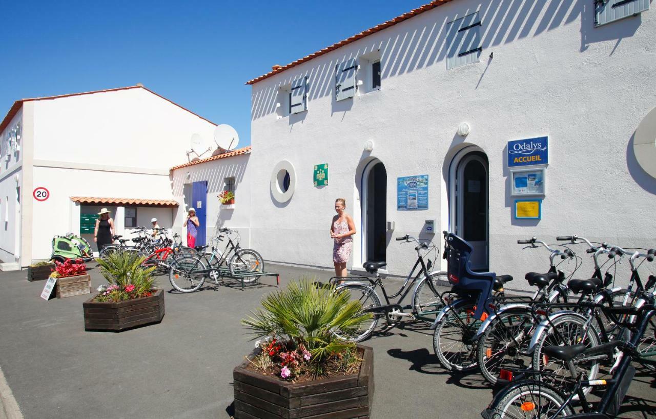 Residence Odalys Le Village Des Amareyeurs Le Chateau-d'Oleron Exterior photo